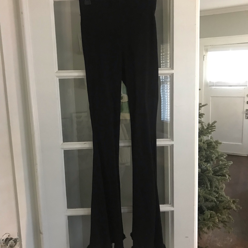 SMYM BERKLEY BELLS BLACK LAVA SMALL